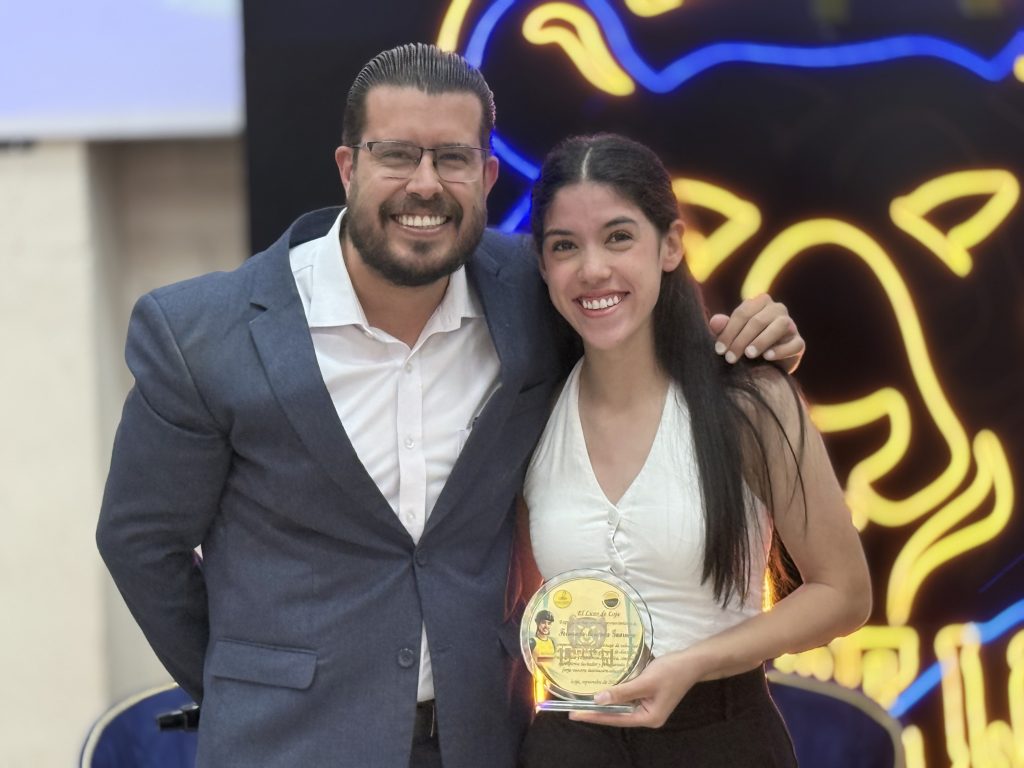 Fernanda Moncada ex alumna del Liceo de Loja Campeona Mundial